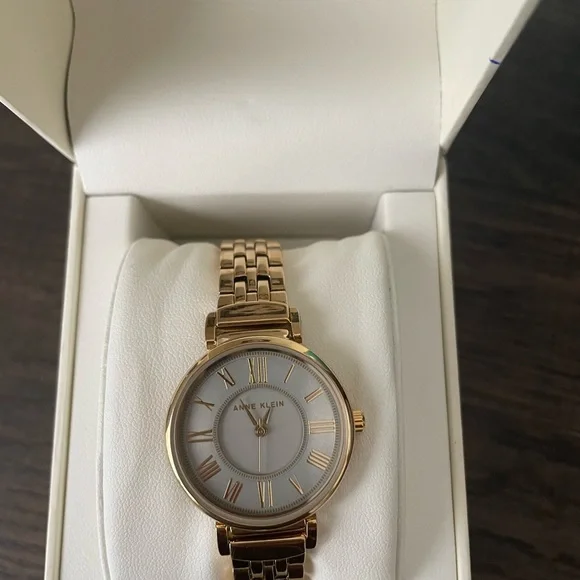 Anne Klein gold watch! - Picture 2 of 4